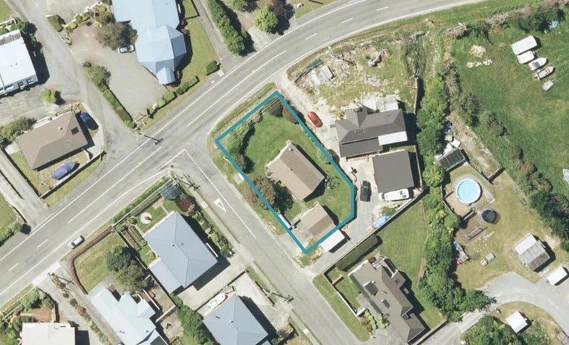 1A Waimarama Street, Waikawa, Picton - Carousel 1