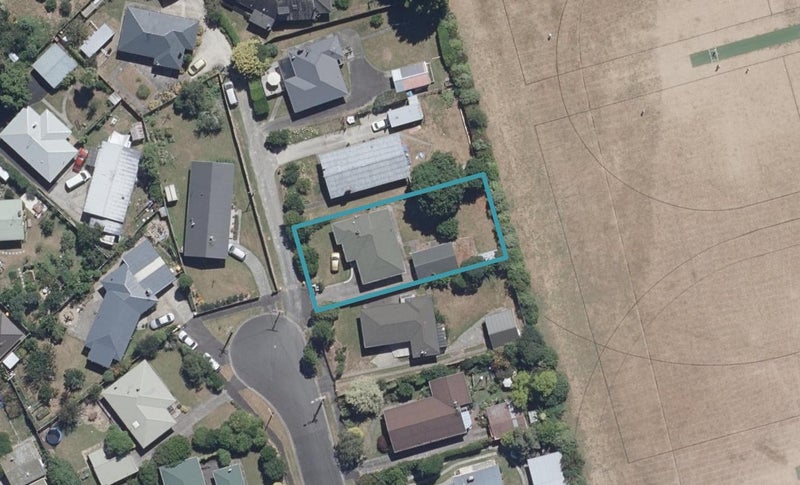 20 Defoe Avenue, Hillcrest, Hamilton - Carousel 1