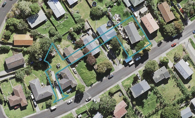 22 Taurus Crescent, Beach Haven, Auckland - Carousel 1