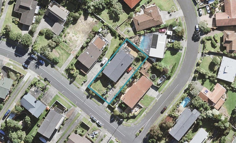73 Sartors Avenue, Browns Bay, Auckland - Carousel 1