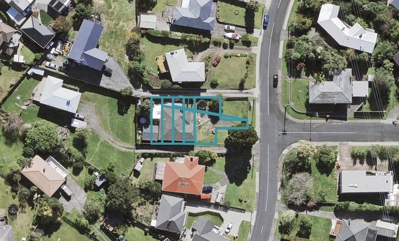 2/36 Tiroroa Avenue, Te Atatu South, Auckland - Carousel 1