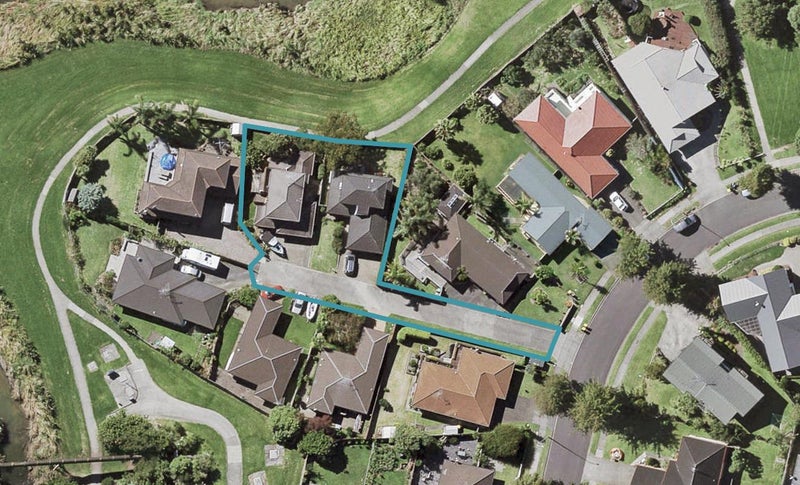 2/14 Lochend Place, Highland Park, Auckland - Carousel 1