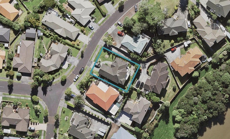 13 Jubaea Place, Henderson, Auckland - Carousel 1