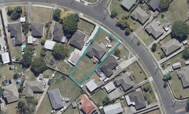 24 Yeats Crescent, Fairfield, Hamilton - Carousel 1