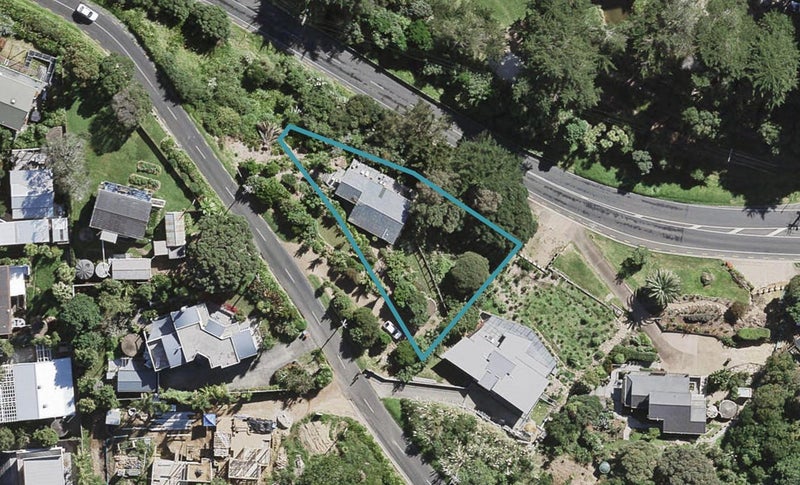 2 Tawa Street, Oneroa, Waiheke Island - Carousel 1
