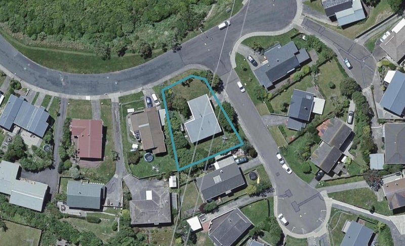 50 Colchester Crescent, Newlands, Wellington - Carousel 1