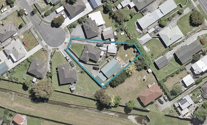 2/11 Carroll Grove, Trentham, Upper Hutt - Carousel 1