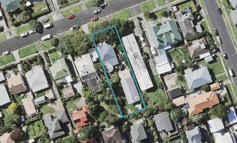 2/25 Aramoana Avenue, Devonport, Auckland - Carousel 1