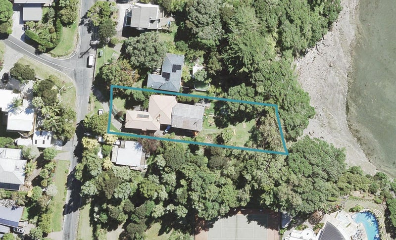 98 Kauri Point Road, Laingholm, Auckland - Carousel 1