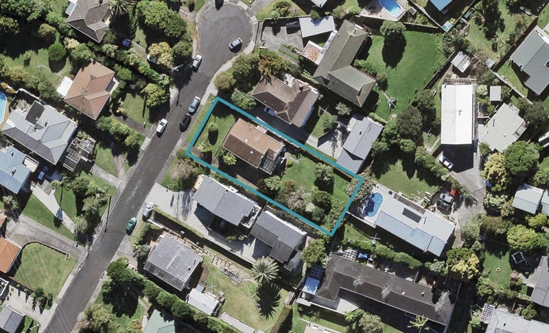 9 Merville Avenue, Te Atatu South, Auckland - Carousel 1