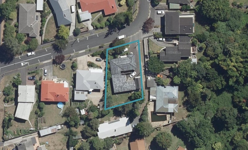 8 Chartwell Crescent, Chartwell, Hamilton - Carousel 1