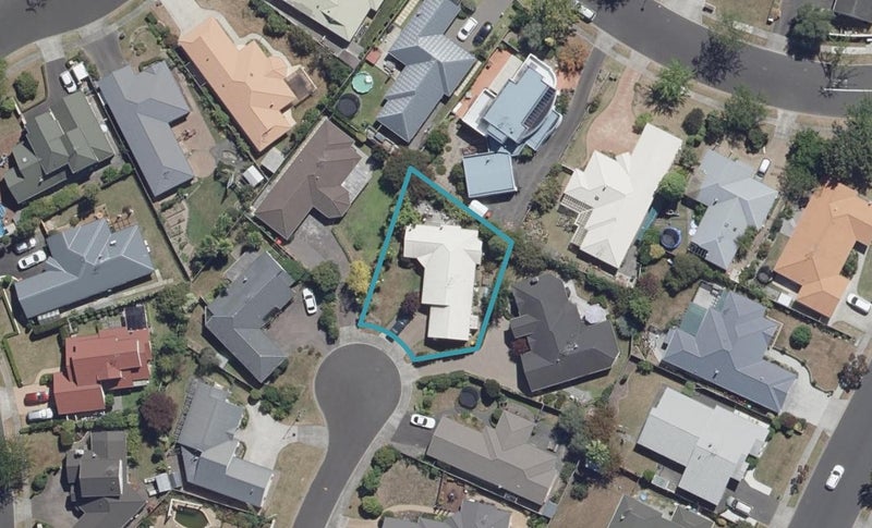 9 Badminton Court, Huntington, Hamilton - Carousel 1