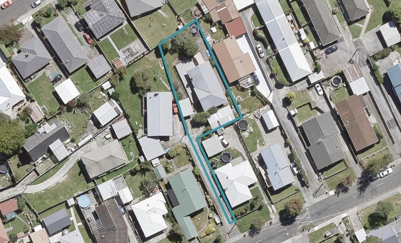 15 Hillside Drive, Maoribank, Upper Hutt - Carousel 1