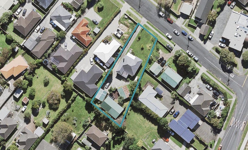 2 Netherlands Avenue, Kelston, Auckland - Carousel 1