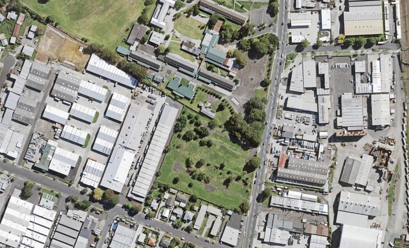 33 Eileen Newey Place, Henderson, Auckland - Carousel 1