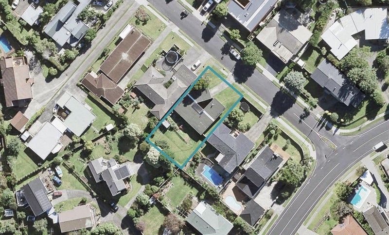 6 King Richard Place, Browns Bay, Auckland - Carousel 1