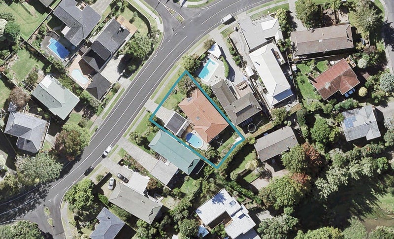 6 John Downs Drive, Browns Bay, Auckland - Carousel 1
