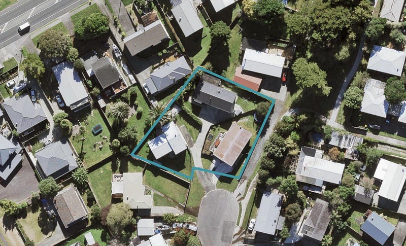 8A Louise Place, West Harbour, Auckland - Carousel 1