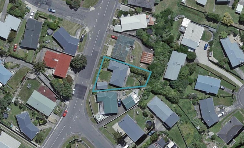 11 Quigley Street, Newlands, Wellington - Carousel 1