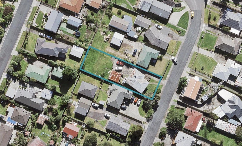 8 Martin Place, Kelston, Auckland - Carousel 1