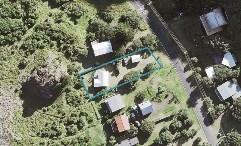 34 North Piha Road, New Lynn - Carousel 1