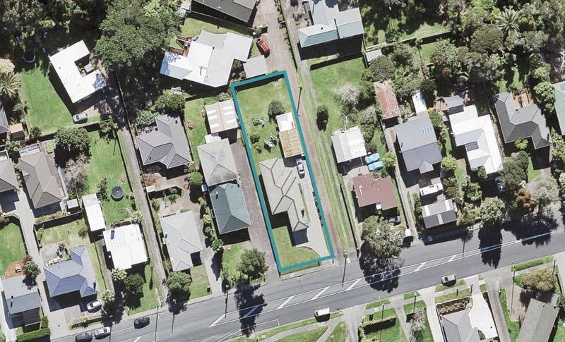 53 Godley Road, Green Bay, Auckland - Carousel 1