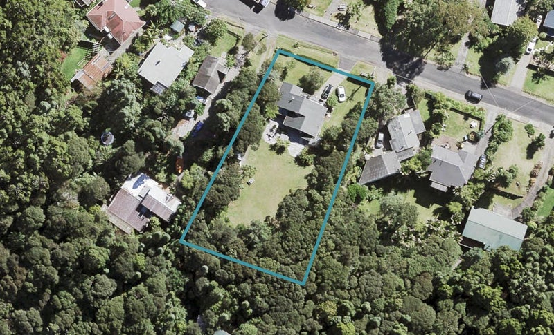 41 Minnehaha Avenue, Titirangi, Auckland - Carousel 1