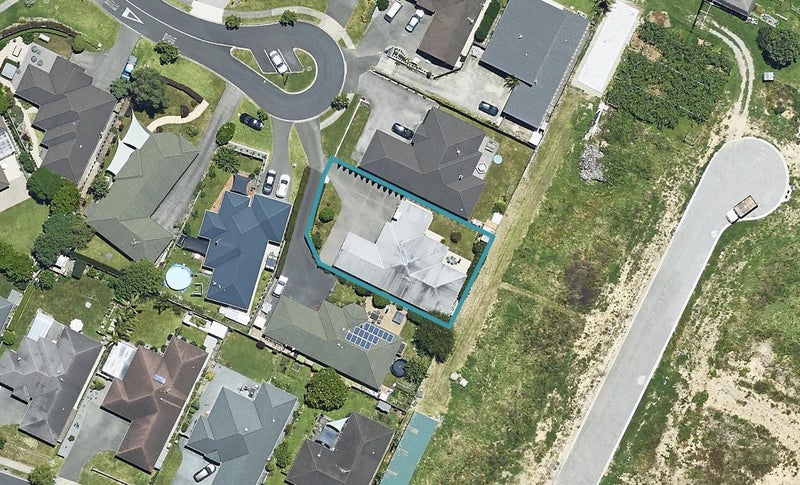18 Lochay Place, Pyes Pa, Tauranga - Carousel 1