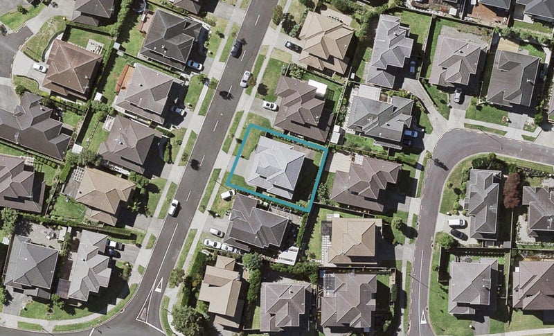 28 Amaretto Avenue, Flat Bush, Auckland - Carousel 1