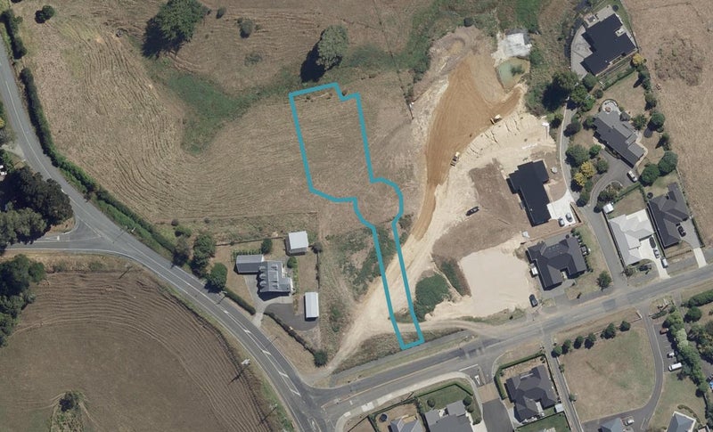 9 Pukatea Lane, Grandview Heights, Hamilton - Carousel 1