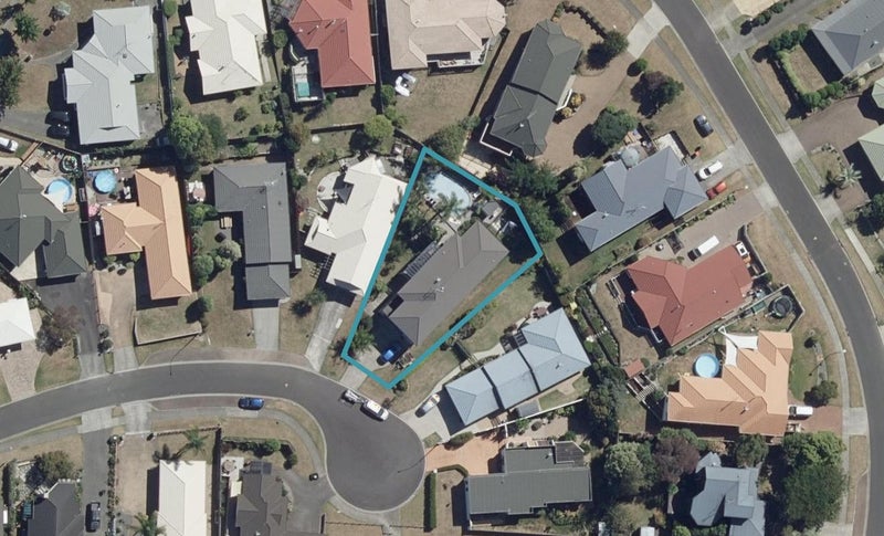 11 Parkview Avenue, Western Heights, Hamilton - Carousel 1