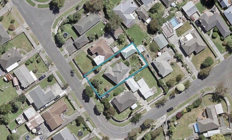 18 Davis Crescent, Elderslea, Upper Hutt - Carousel 1