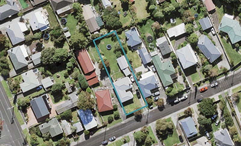 4 Marlene Avenue, Te Atatu South, Auckland - Carousel 1