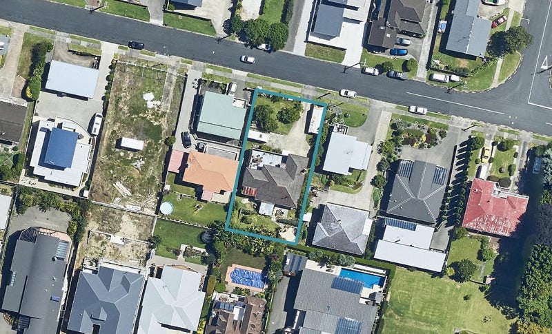 35 Seaview Road, Otumoetai, Tauranga - Carousel 1