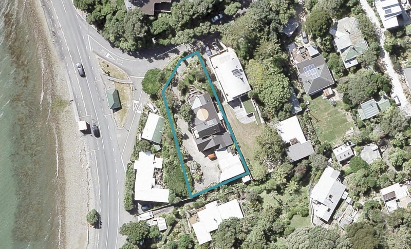 2 Taungata Road, York Bay, Lower Hutt - Carousel 1