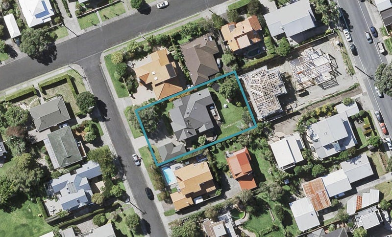 4 Maleme Avenue, Belmont, Auckland - Carousel 1