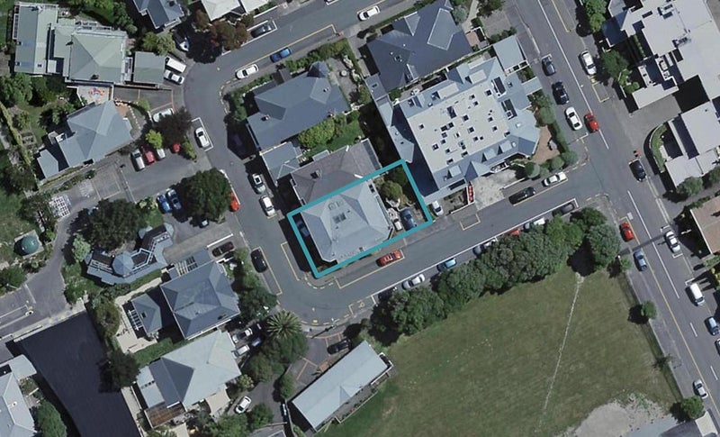 2/10 Hobson Crescent, Thorndon, Wellington - Carousel 1