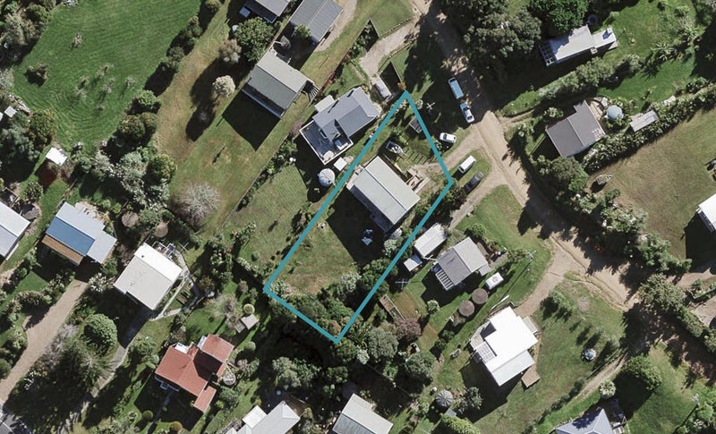 18 Nelson Avenue, Surfdale, Waiheke Island - Carousel 1