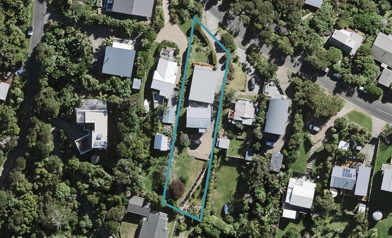 64 Queens Drive, Oneroa, Waiheke Island - Carousel 1