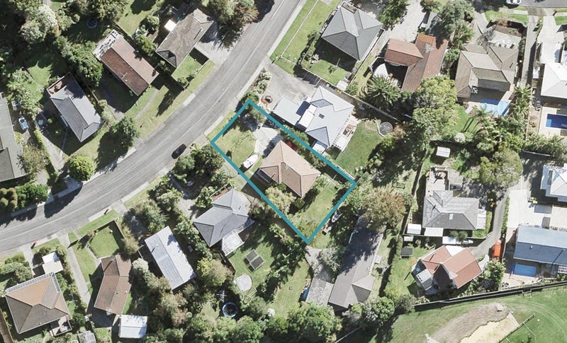 3 Carina Crescent, Torbay, Auckland - Carousel 1