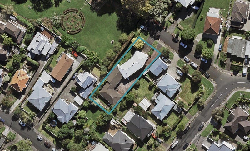 1/2 Rangiora Road, Greenlane, Auckland - Carousel 1
