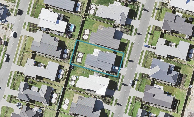 16 Kibblewhite Avenue, Beachlands, Auckland - Carousel 1