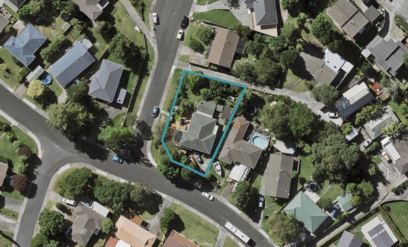 1 Kama Place, Sunnynook, Auckland - Carousel 1