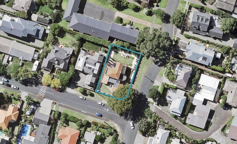 18 Saltburn Road, Milford, Auckland - Carousel 1