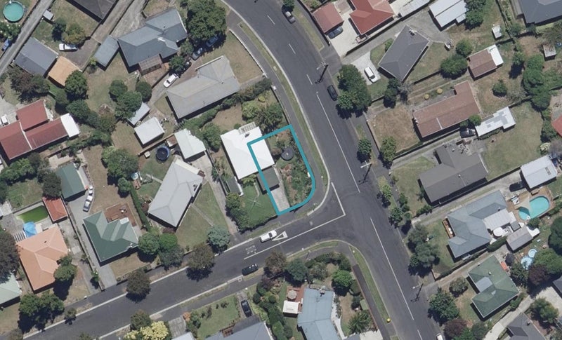 1/2 Clark Place, Hillcrest, Hamilton - Carousel 1