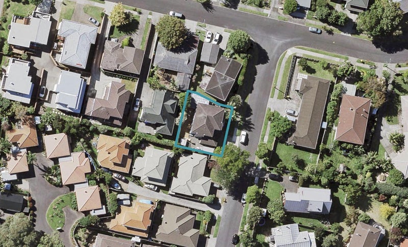 1 Thurston Place, Bucklands Beach, Auckland - Carousel 1