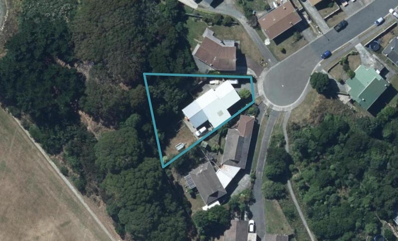 22 Parkinson Close, Whitby, Porirua - Carousel 1