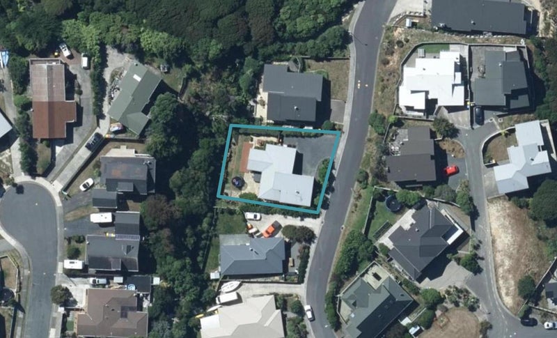 51 St Ives Drive, Camborne, Porirua - Carousel 1