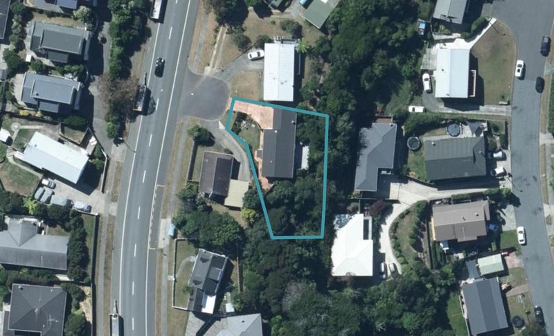 31 James Cook Drive, Whitby, Porirua - Carousel 1