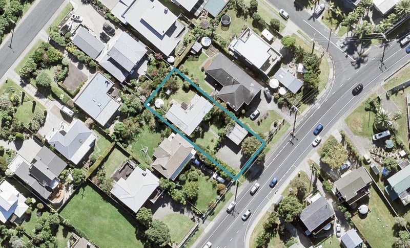 1070 Whangaparaoa Road, Tindalls Beach, Whangaparaoa - Carousel 1